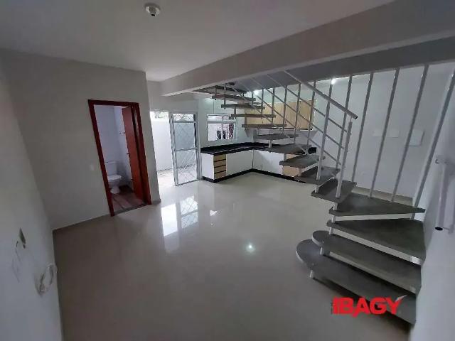 Casa / Sobrado para Locação em Palhoça/SC Ponte do Imaruim 2 Quartos
