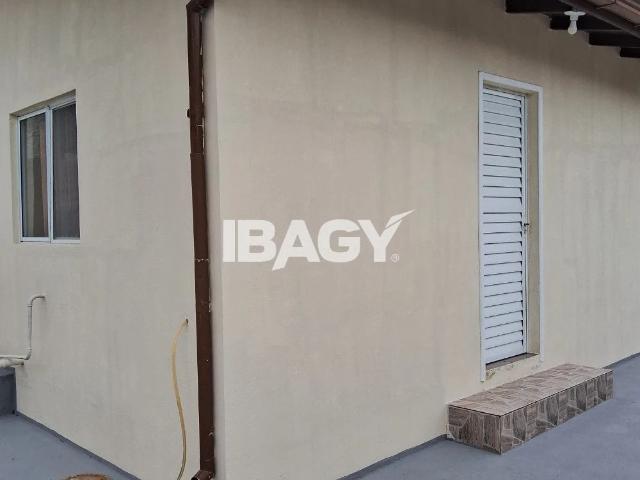 Casa / Sobrado para Locação em Palhoça/SC Praia de Fora 3 Quartos