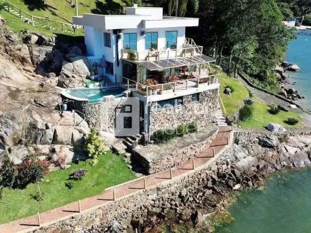 Casa / Sobrado para Locação em Palhoça/SC Praia de Fora 4 Quartos