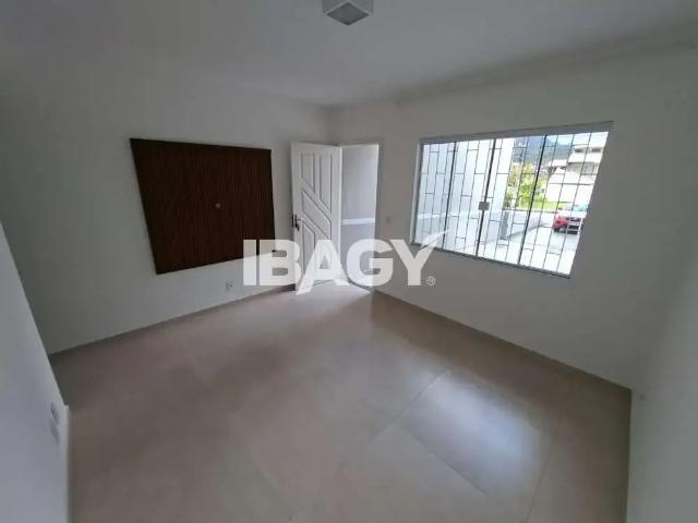 Casa / Sobrado para Locação em Palhoça/SC São Sebastião 2 Quartos