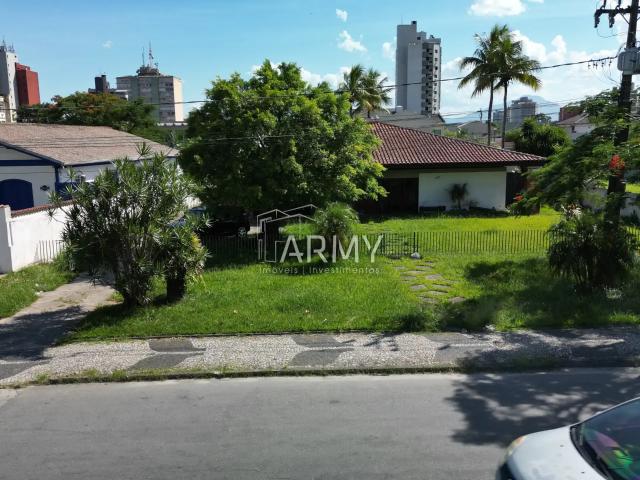 Casa / Sobrado para Locação em Paranaguá/PR Costeira 4 Quartos