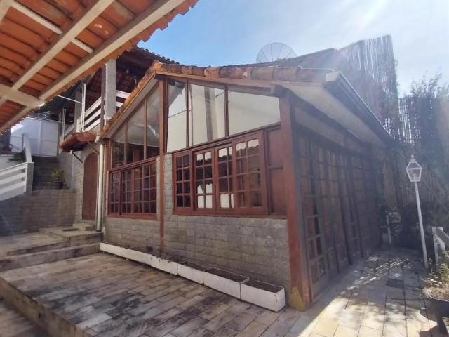 Casa / Sobrado para Locação em Petrópolis/RJ Nogueira 3 Quartos