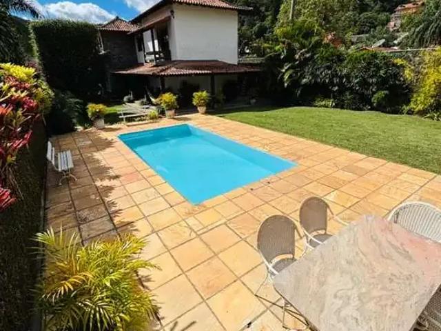 Casa / Sobrado para Locação em Petrópolis/RJ Nogueira 4 Quartos