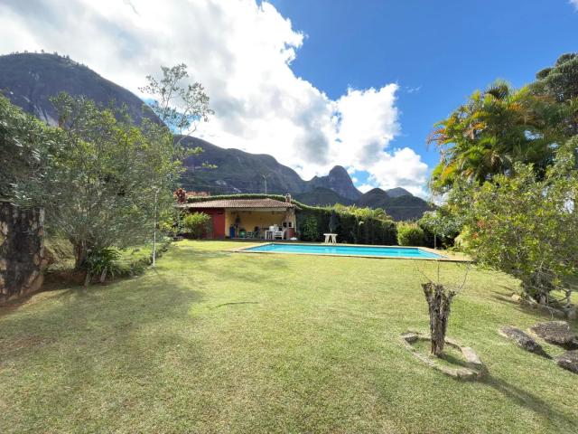 Casa / Sobrado para Locação em Petrópolis/RJ Araras 3 Quartos