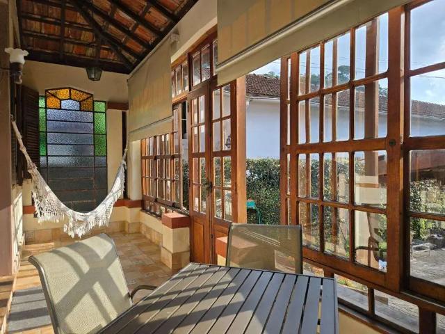 Casa / Sobrado para Locação em Petrópolis/RJ Valparaíso 5 Quartos