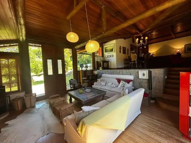 Casa / Sobrado para Locação em Petrópolis/RJ Itaipava 4 Quartos