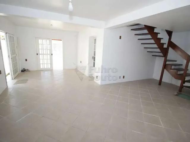 Casa / Sobrado para Locação em Pelotas/RS Laranjal 4 Quartos