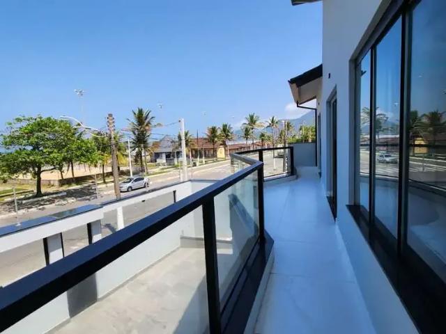 Casa / Sobrado para Locação em Peruíbe/SP Centro 6 Quartos