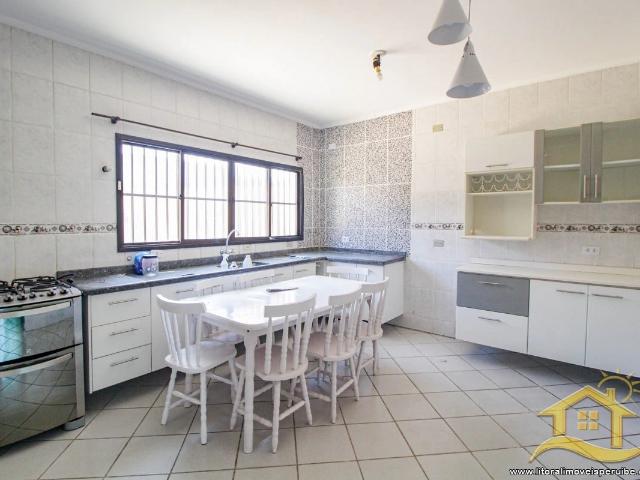 Casa / Sobrado para Locação em Peruíbe/SP Jardim Peruíbe 4 Quartos