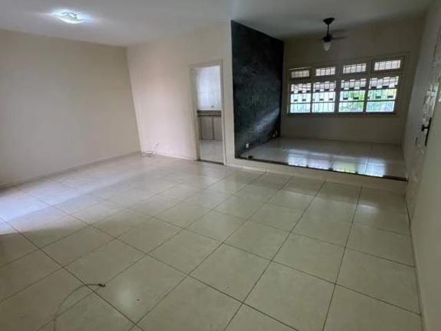 Casa / Sobrado para Locação em Pindamonhangaba/SP Centro 3 Quartos