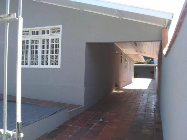 Casa / Sobrado para Locação em Pinhais/PR Centro 4 Quartos