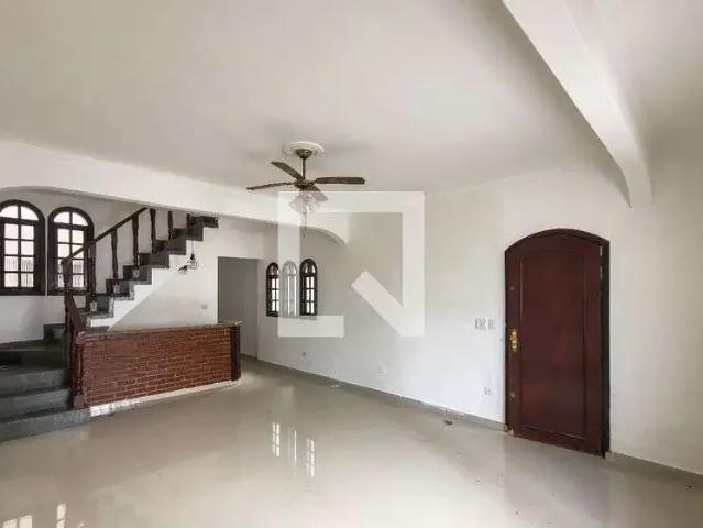 Casa / Sobrado para Locação em Praia Grande/SP Canto do Forte 3 Quartos