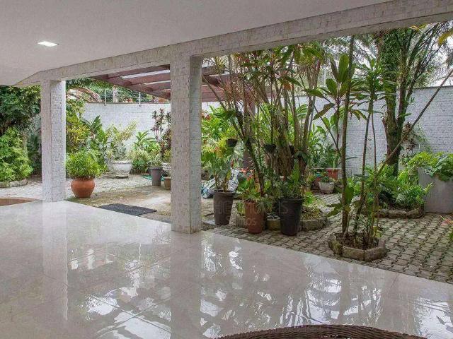 Casa / Sobrado para Locação em Praia Grande/SP Canto do Forte 6 Quartos