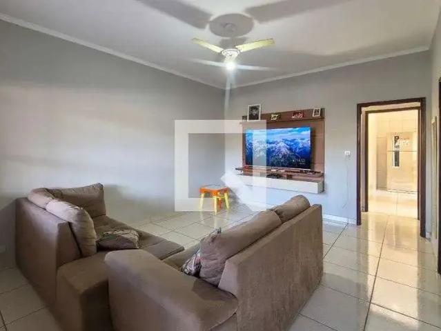 Casa / Sobrado para Locação em Praia Grande/SP Aviação 2 Quartos