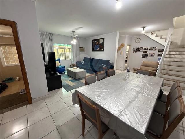 Casa / Sobrado para Locação em Praia Grande/SP Boqueirão 5 Quartos