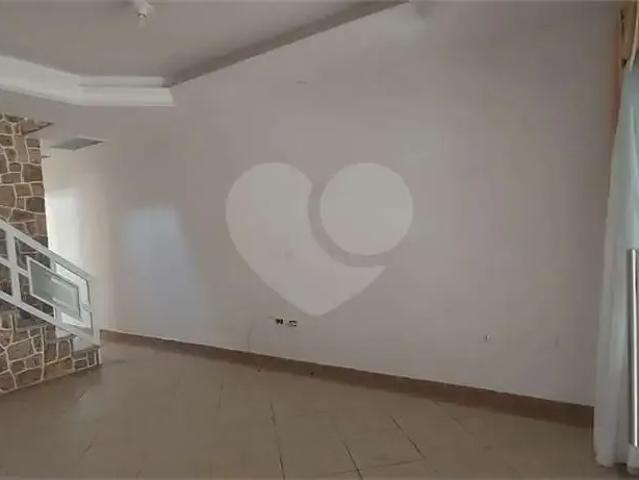 Casa / Sobrado para Locação em Praia Grande/SP Guilhermina 3 Quartos