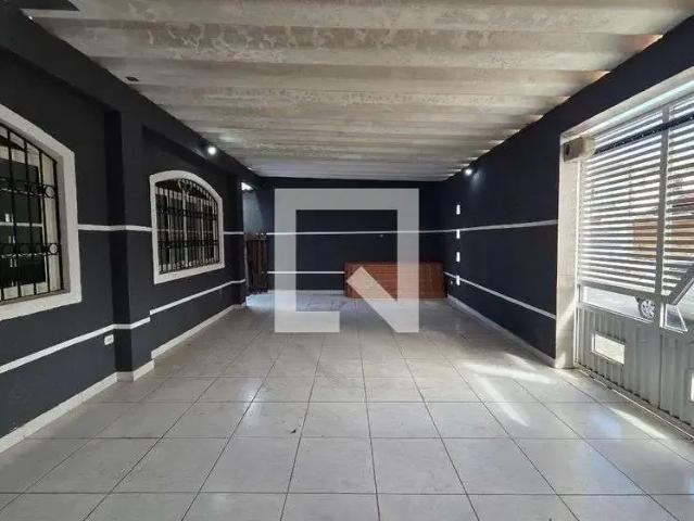 Casa / Sobrado para Locação em Praia Grande/SP Guilhermina 3 Quartos