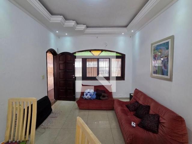 Casa / Sobrado para Locação em Praia Grande/SP Guilhermina 2 Quartos
