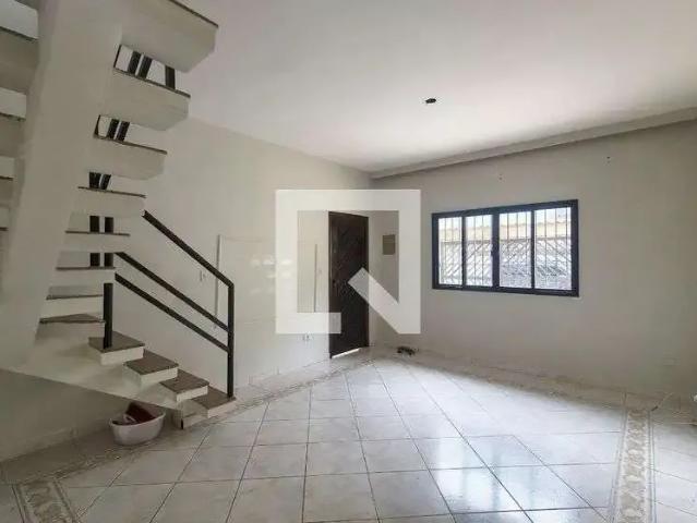 Casa / Sobrado para Locação em Praia Grande/SP Guilhermina 2 Quartos