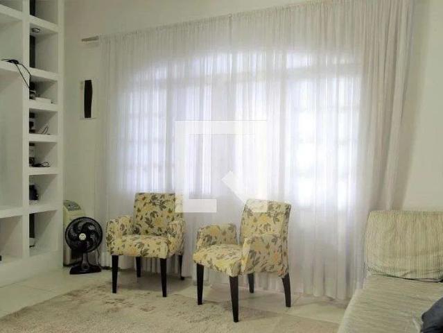 Casa / Sobrado para Locação em Praia Grande/SP Maracanã 5 Quartos