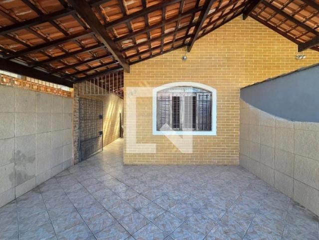 Casa / Sobrado para Locação em Praia Grande/SP Maracanã 2 Quartos