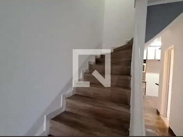 Casa / Sobrado para Locação em Praia Grande/SP Tupi 2 Quartos