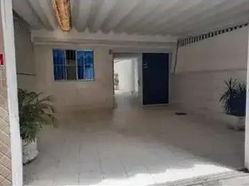 Casa / Sobrado para Locação em Praia Grande/SP Tupi 2 Quartos