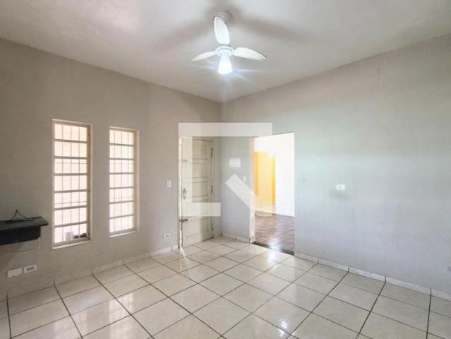 Casa / Sobrado para Locação em Praia Grande/SP Vila Caiçara 3 Quartos