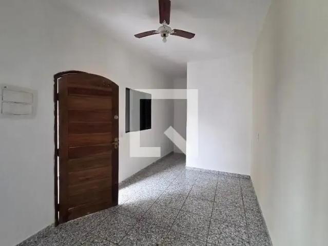 Casa / Sobrado para Locação em Praia Grande/SP Vilamar 1 Quartos