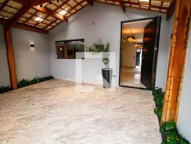 Casa / Sobrado para Locação em Praia Grande/SP Vilamar 3 Quartos