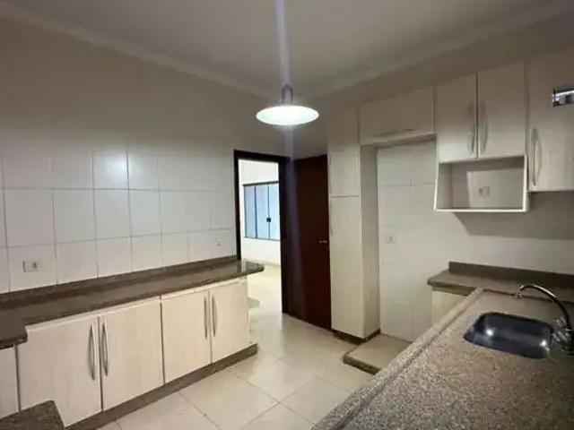 Casa / Sobrado para Locação em Presidente Prudente/SP Residencial Parque dos Girassóis 3 Quartos
