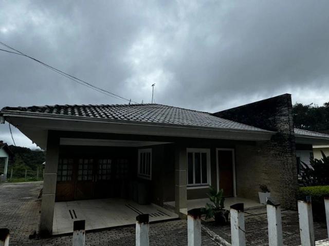 Casa / Sobrado para Locação em Quatro Barras/PR Centro 4 Quartos