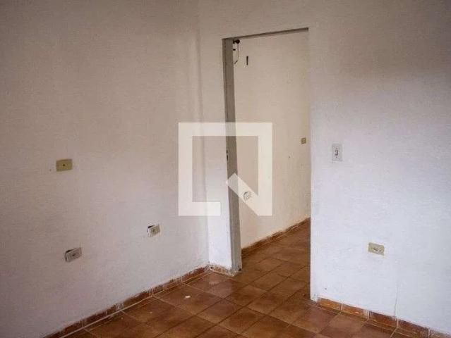 Casa / Sobrado para Locação em Ribeirão Pires/SP Santa Luzia 1 Quartos