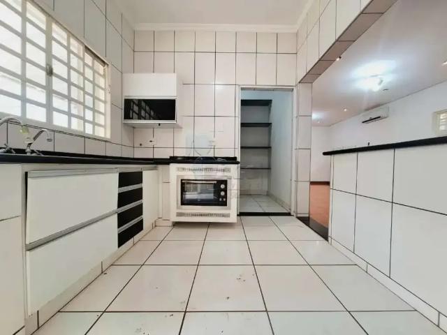 Casa / Sobrado para Locação em Ribeirão Preto/SP Jardim Emilia 3 Quartos
