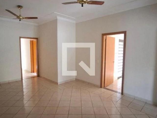 Casa / Sobrado para Locação em Ribeirão Preto/SP Parque São Sebastião 3 Quartos