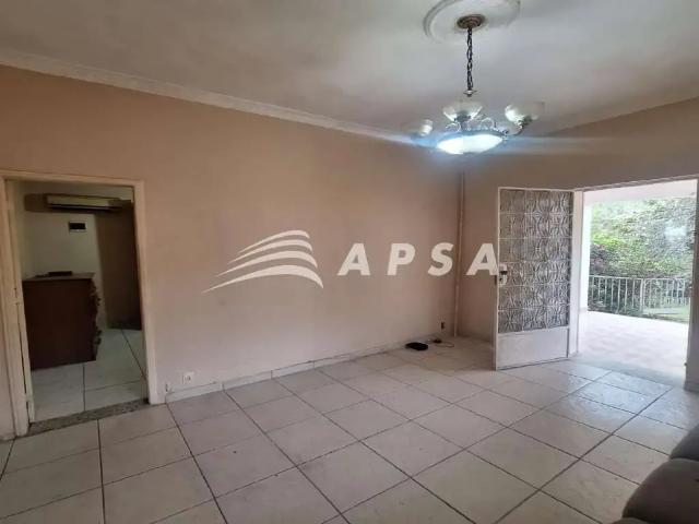 Casa / Sobrado para Locação em Rio de Janeiro/RJ Tanque 3 Quartos