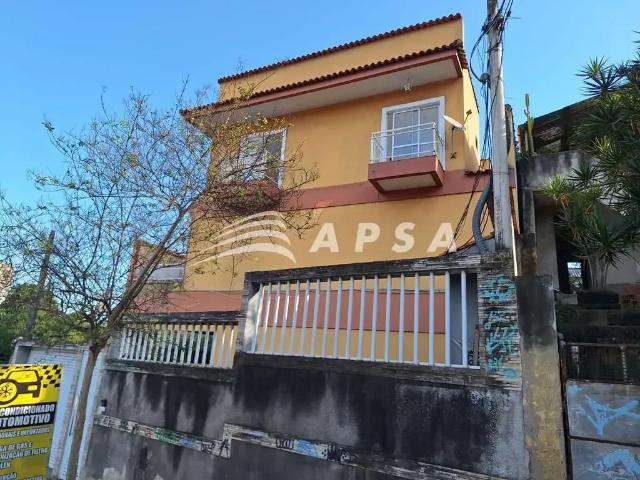 Casa / Sobrado para Locação em Rio de Janeiro/RJ Tanque 2 Quartos