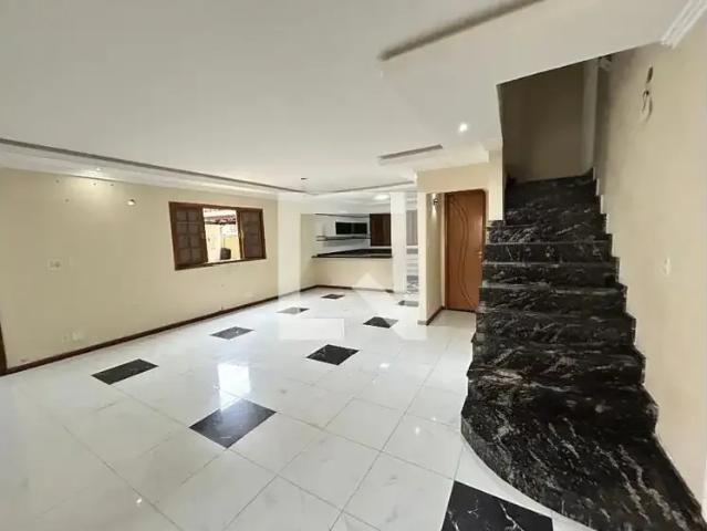 Casa / Sobrado para Locação em Rio de Janeiro/RJ Vila Valqueire 3 Quartos