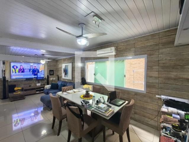 Casa / Sobrado para Locação em Rio de Janeiro/RJ Curicica 2 Quartos
