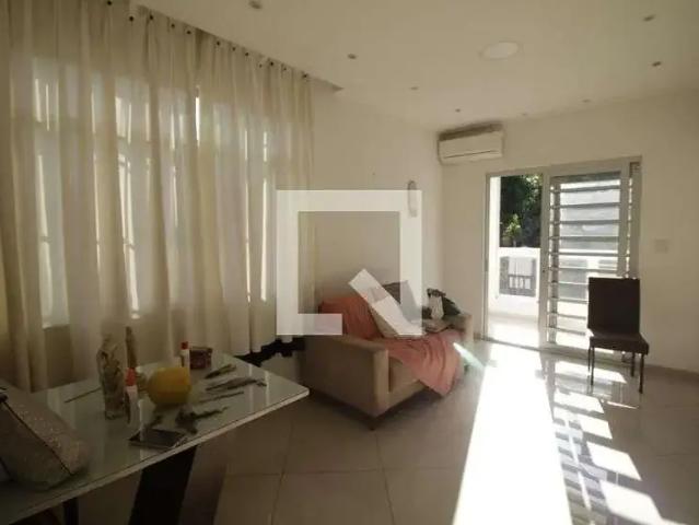 Casa / Sobrado para Locação em Rio de Janeiro/RJ Freguesia Ilha do Governador 7 Quartos