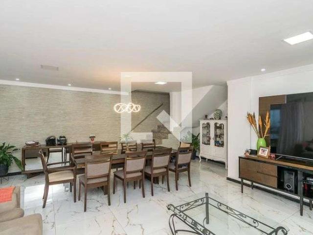 Casa / Sobrado para Locação em Rio de Janeiro/RJ Irajá 4 Quartos