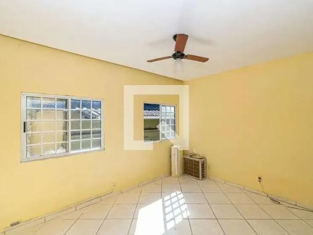 Casa / Sobrado para Locação em Rio de Janeiro/RJ Irajá 2 Quartos