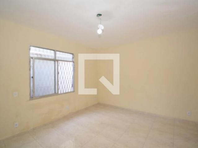 Casa / Sobrado para Locação em Rio de Janeiro/RJ Irajá 2 Quartos