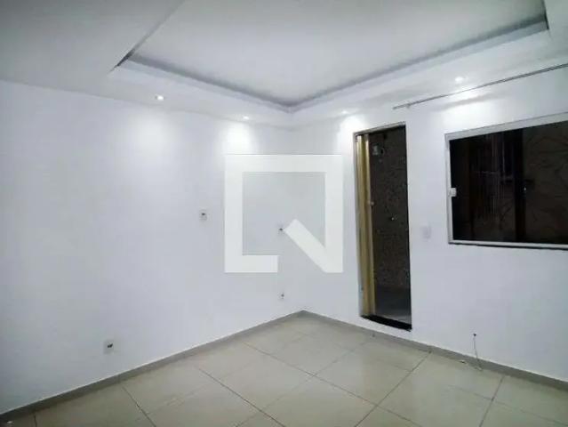 Casa / Sobrado para Locação em Rio de Janeiro/RJ Irajá 2 Quartos