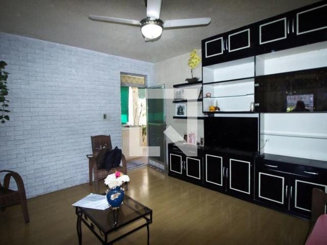 Casa / Sobrado para Locação em Rio de Janeiro/RJ Irajá 2 Quartos