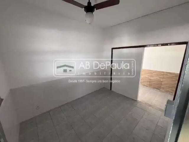 Casa / Sobrado para Locação em Rio de Janeiro/RJ Padre Miguel 2 Quartos