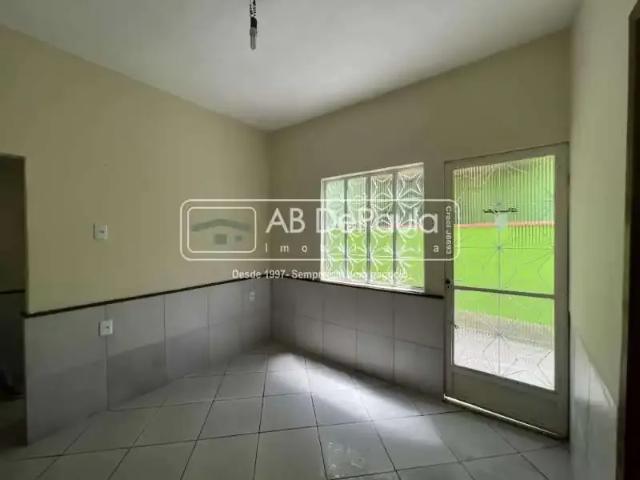 Casa / Sobrado para Locação em Rio de Janeiro/RJ Realengo 2 Quartos