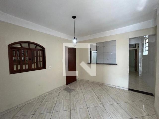 Casa / Sobrado para Locação em Rio de Janeiro/RJ Realengo 2 Quartos