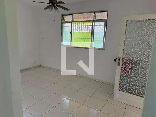 Casa / Sobrado para Locação em Rio de Janeiro/RJ Realengo 2 Quartos