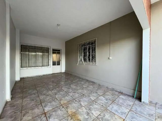 Casa / Sobrado para Locação em Toledo/PR Jardim Porto Alegre 4 Quartos